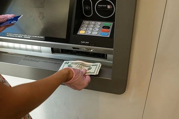 比特币跌破11万大关背后：一场通胀数据引发的市场焦虑